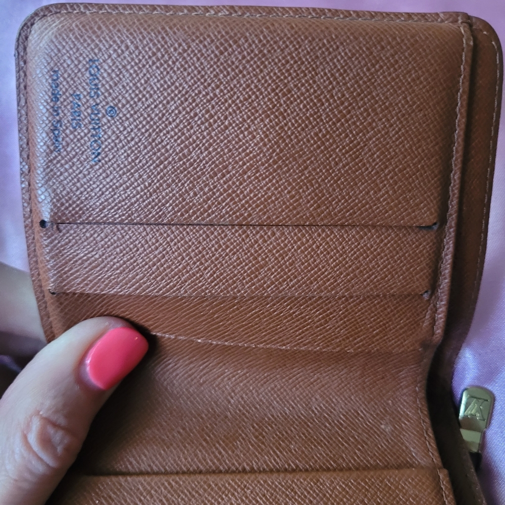 LV Wallet (AUTHENTIC) - Picture 12 of 16